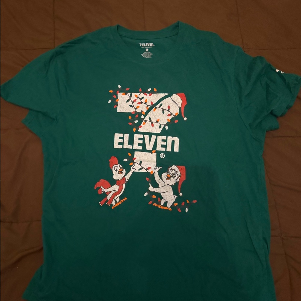 7-Eleven Green Christmas Graphic T-Shirt